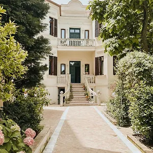 Bed & Breakfast Seven Cafe &